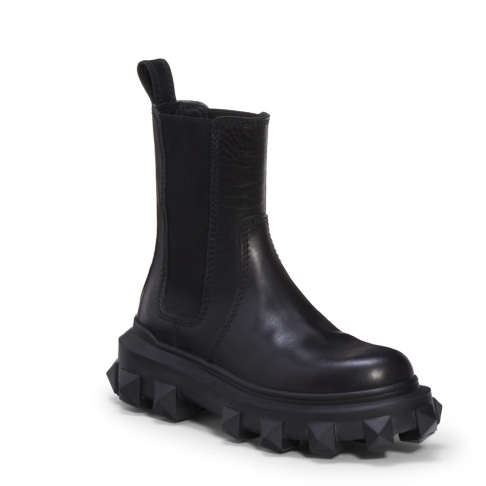 VALENTINO GARAVANI Black leather Trackstud Chelsea boots